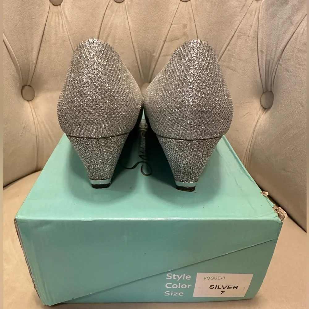Sassy sexy silver peep